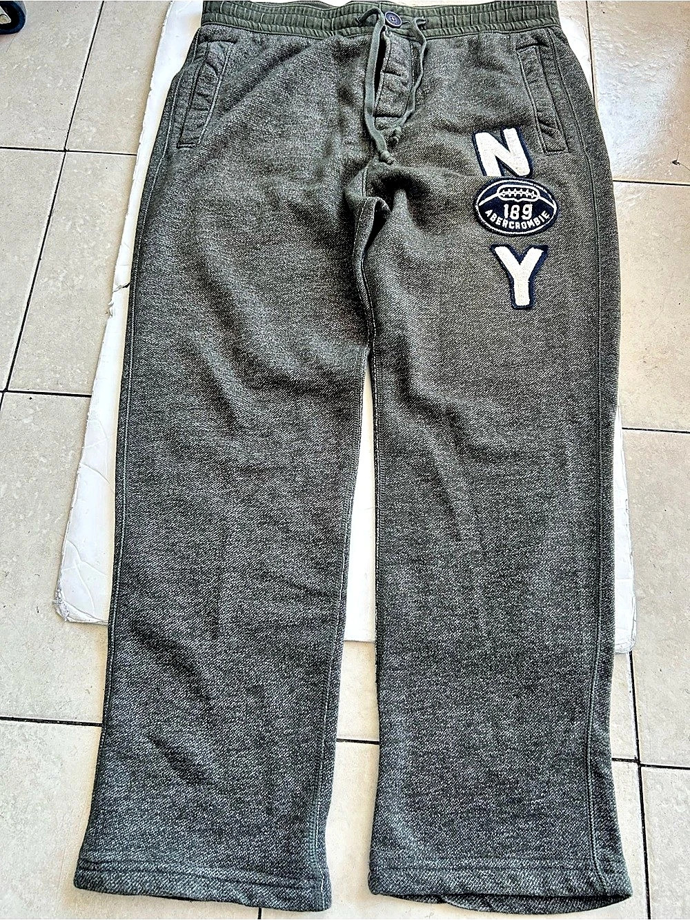 Abercrombie & Fitch Gray Straight Leg Jogger Pants Size Medium Like New